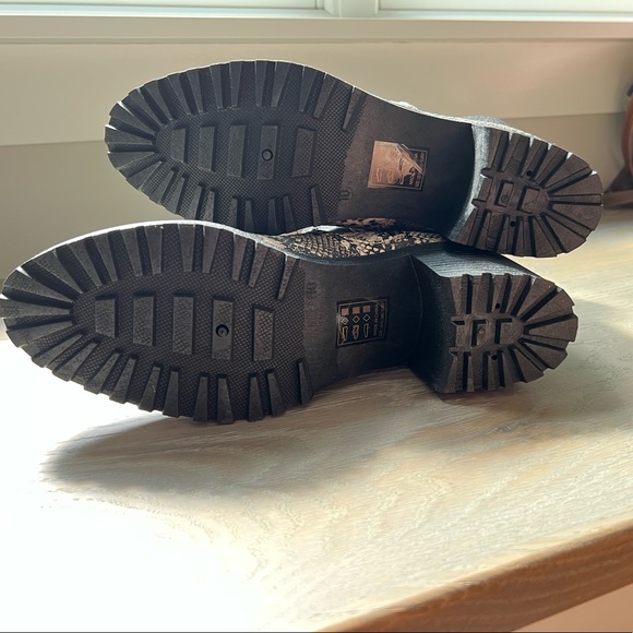 Qupid snakeskin block heel boot size - 10 - Picture 8 of 12